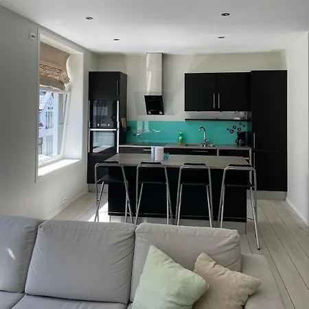Center Apartment *