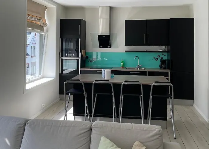Center Apartment *
